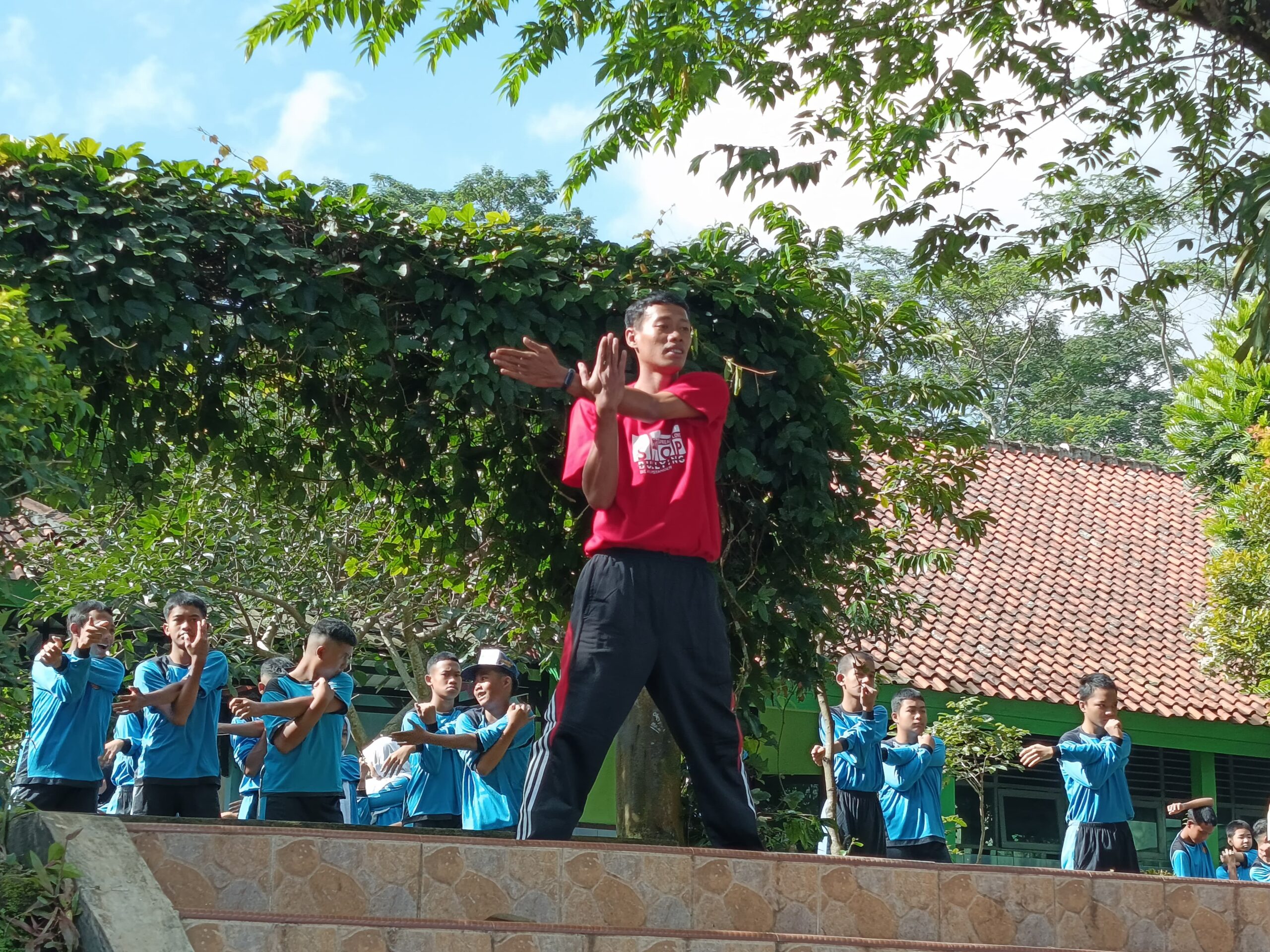 Senam Anak Indonesia Hebat di SMP Negeri 10 Salatiga