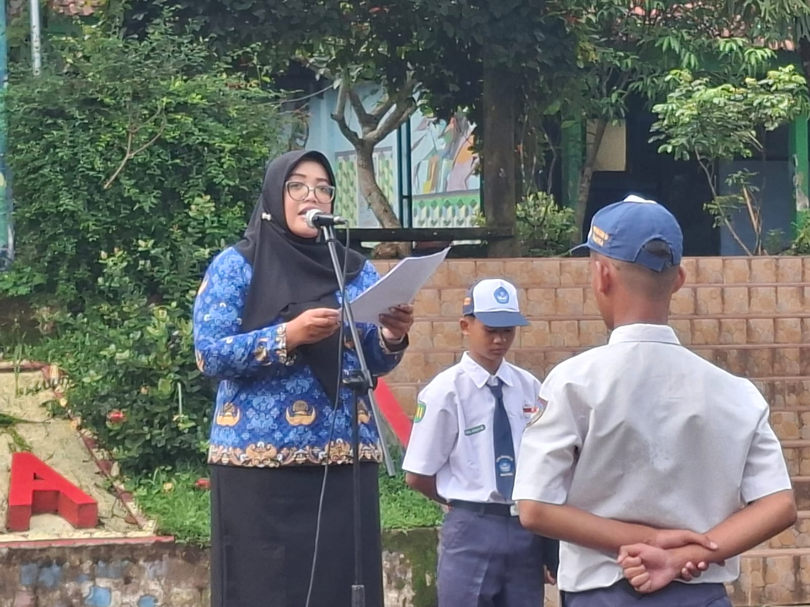 SMP NEGERI 10 SALATIGA MAKNAI HARI PAHLAWAN 2025